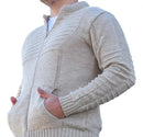 Cardigan Masculino em Tricot com Zíper Frontal e Bolsos